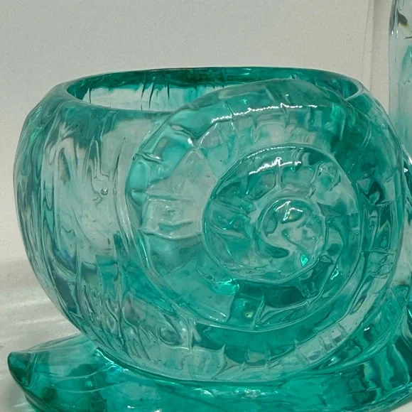 Unique Resin Aqua color Snail Planter Especially cactus - Picture 13 of 16